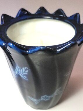 1996 The Bombay Company Cobalt Blue White Scalloped Ceramic Floral Candle 4.25"